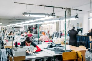 L-ispeċjalista tagħna ħjata bir-reqqa borża tad-dwana