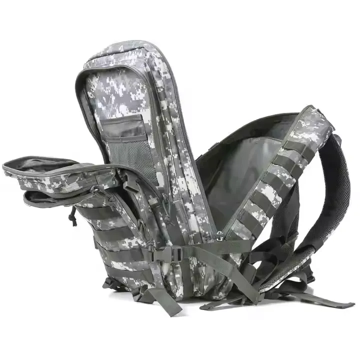 تصویری که محفظه های متعدد و سازماندهی داخلی کوله پشتی را نشان می دهد