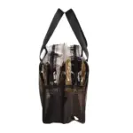 Zijaanzicht van de zwarte transparante toilettas met zwarte trim, Zwarte handgrepen, en meerdere compartimenten met ritssluiting.