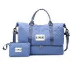 Zakelijke reis met grote capaciteit met een afneembaar zakje in lichtblauw, both labeled "LOGO," weergegeven op een witte achtergrond - perfect voor OEM en ODM -aanpassing.