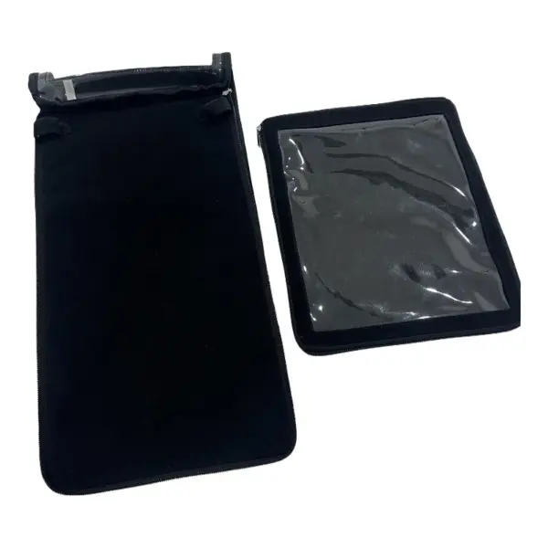 Den lyxiga sammetsmyckelarrangören med transparent lock innehåller två svarta påsar - en med ett klart lock för enkel visning, och en solid påse med en vikta toppklaff - ideal för OEM- och ODM -krav.