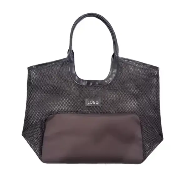 Negru Mesh Tote cu o pungă detașabilă din piele, Mânere negre solide, buzunar frontal, and subtle "LOGO" eticheta. Oem & ODM customization available to match your brand's needs.