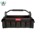 Die tas met 'n groot kapasiteit van die multi-kompartement het 'n swart en rooi ontwerp, 'N Stewige handvatsel, en verskeie buite -sakke, op 'n wit agtergrond getoon.