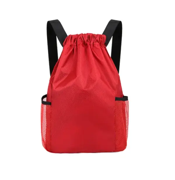 Backpack Drawstring Marathon li fih ċineg suwed u bwiet tal-ġenb tal-malji, muri fuq sfond abjad. OEM / ODM disponibbli għal disinji tad-dwana.