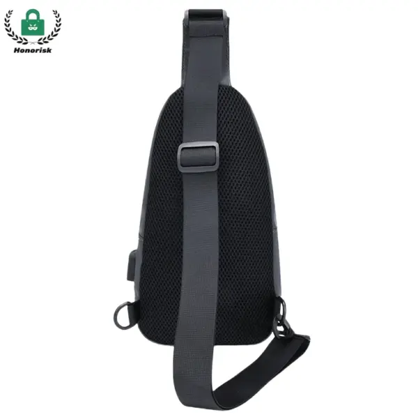 Ūdensnecaurlaidīga krusteniskā soma āra sporta veidiem ar regulējamu siksnu, acs atpakaļ, un honorisk logotips augšējā kreisajā pusē. Lieliski piemērots OEM/ODM pielāgošanai, lai tas atbilstu jūsu zīmola prasībām.