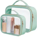 Zingwe ziwiri zobiriwira pvc transparent madzi matumba, Aliyense wokhala ndi mbali zomveka ndi odzazidwa ndi zinthu zosakanikirana ndi zodzoladzola.