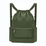 Vodootporni ruksak Oxford Sports s odjeljcima u maslinovoj zelenoj boji, Sadrži zatvaranje izvlačenja, prednji džep s patentnim zatvaračem, i bočni džepovi. Prikazan na bijeloj pozadini. OEM i ODM usluge dostupne za prilagođeno brendiranje i dizajn.