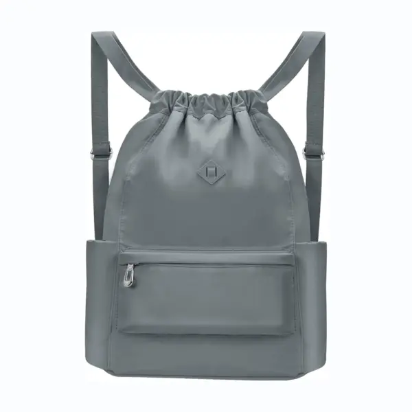 Ransel Sukan Oxford Kalis air dengan petak, Menampilkan reka bentuk kelabu, poket zip depan, dan dua poket sampingan. Sesuai untuk penyesuaian OEM atau ODM untuk memenuhi keperluan jenama atau perniagaan anda. Dipaparkan pada latar belakang putih.