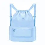 Vodootporni ruksak Oxford Sports s odjeljcima u svijetloplavoj boji, s podesivim naramenicama, Prednji džep s patentnim zatvaračem, i bočni džepovi, prikazano na bijeloj pozadini.