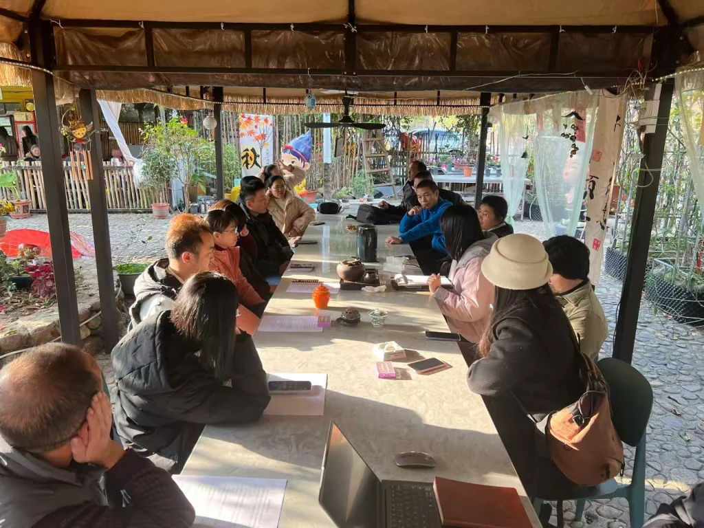 Xây dựng đội ngũ